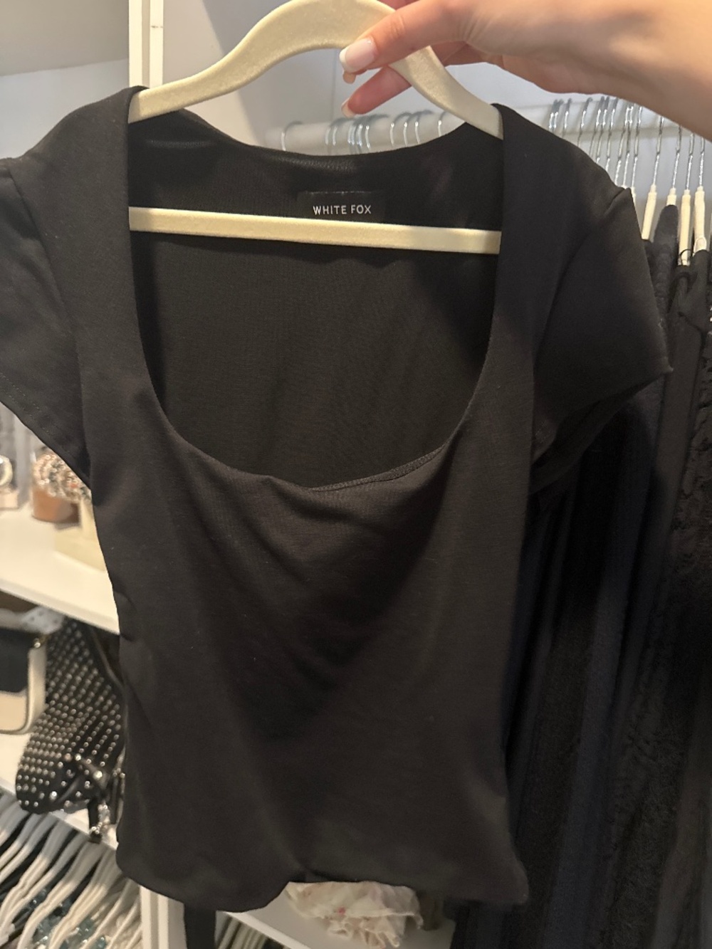 white fox basic black top